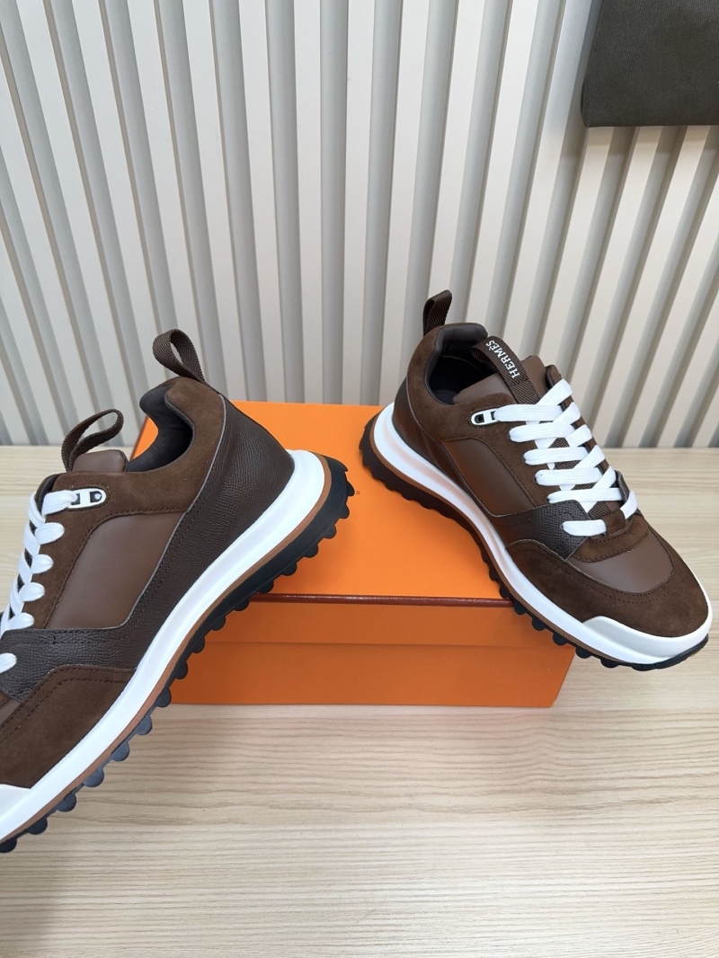 H**me5 sneaker